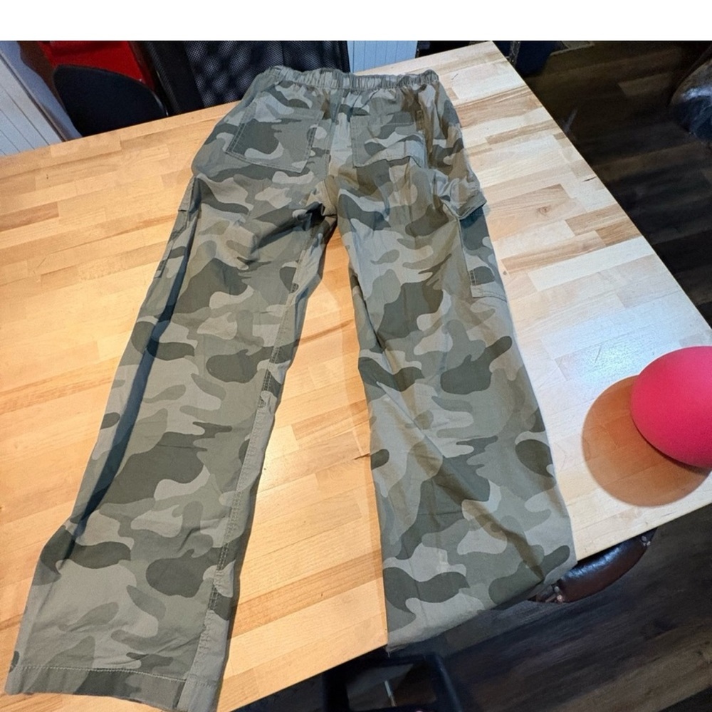 Women’s Hollister Camo Cargo Pants Adjustable Rise Baggy Fit – Size S